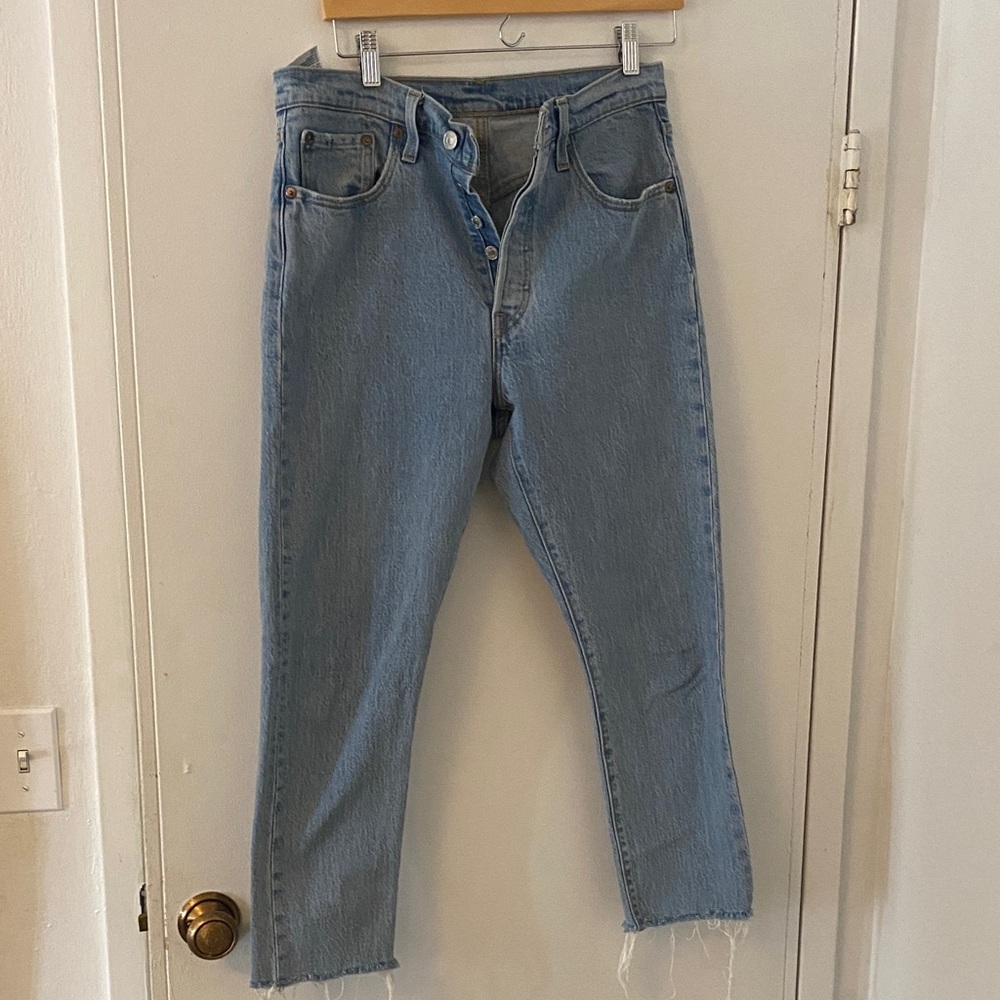 Classic High Rise Levis 501 women’s cut off Light Blue Jeans size 29